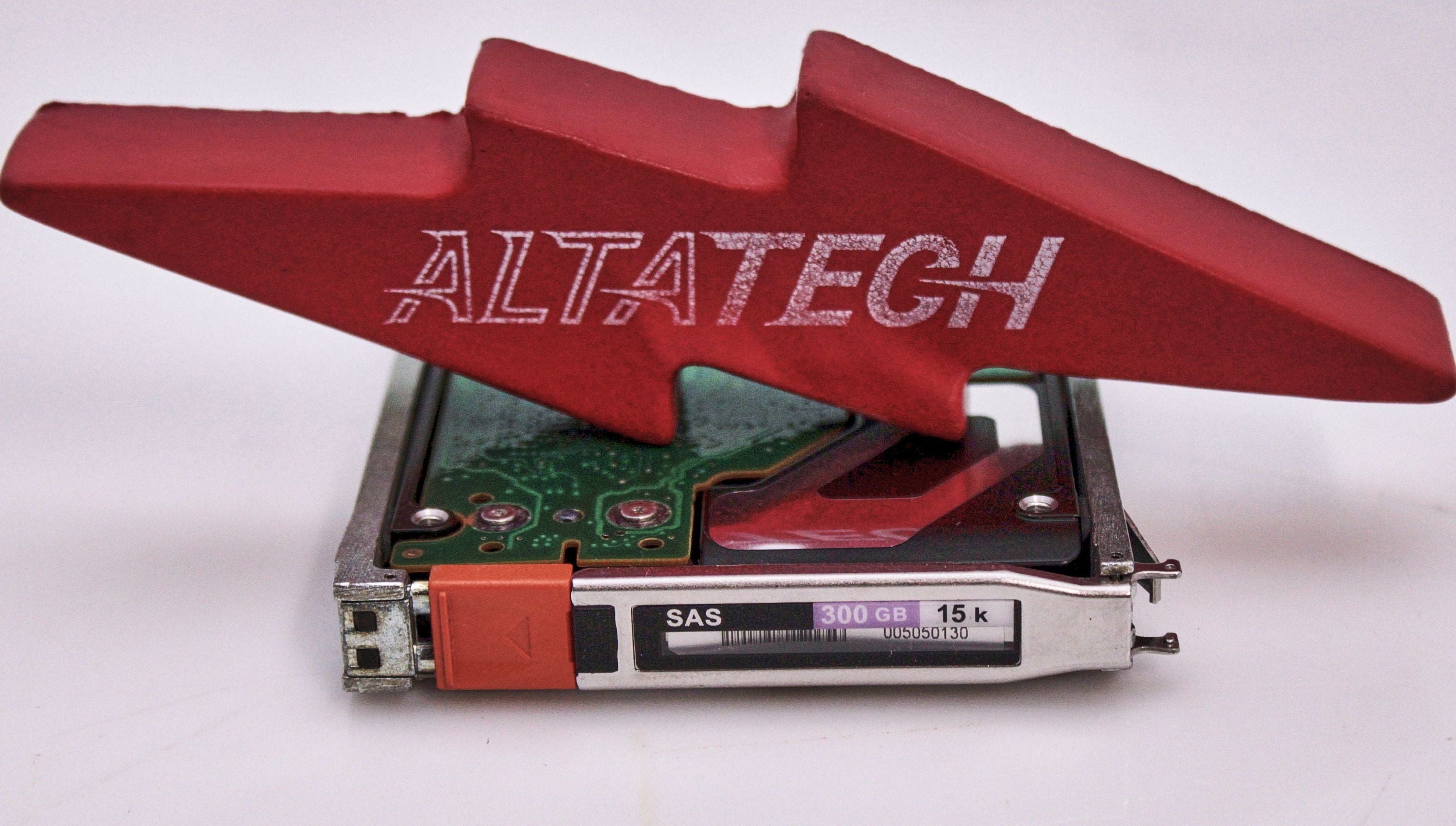 EMC 005050130 300GB 15K SAS 2.5 6G VMAX 100K/200K/400K