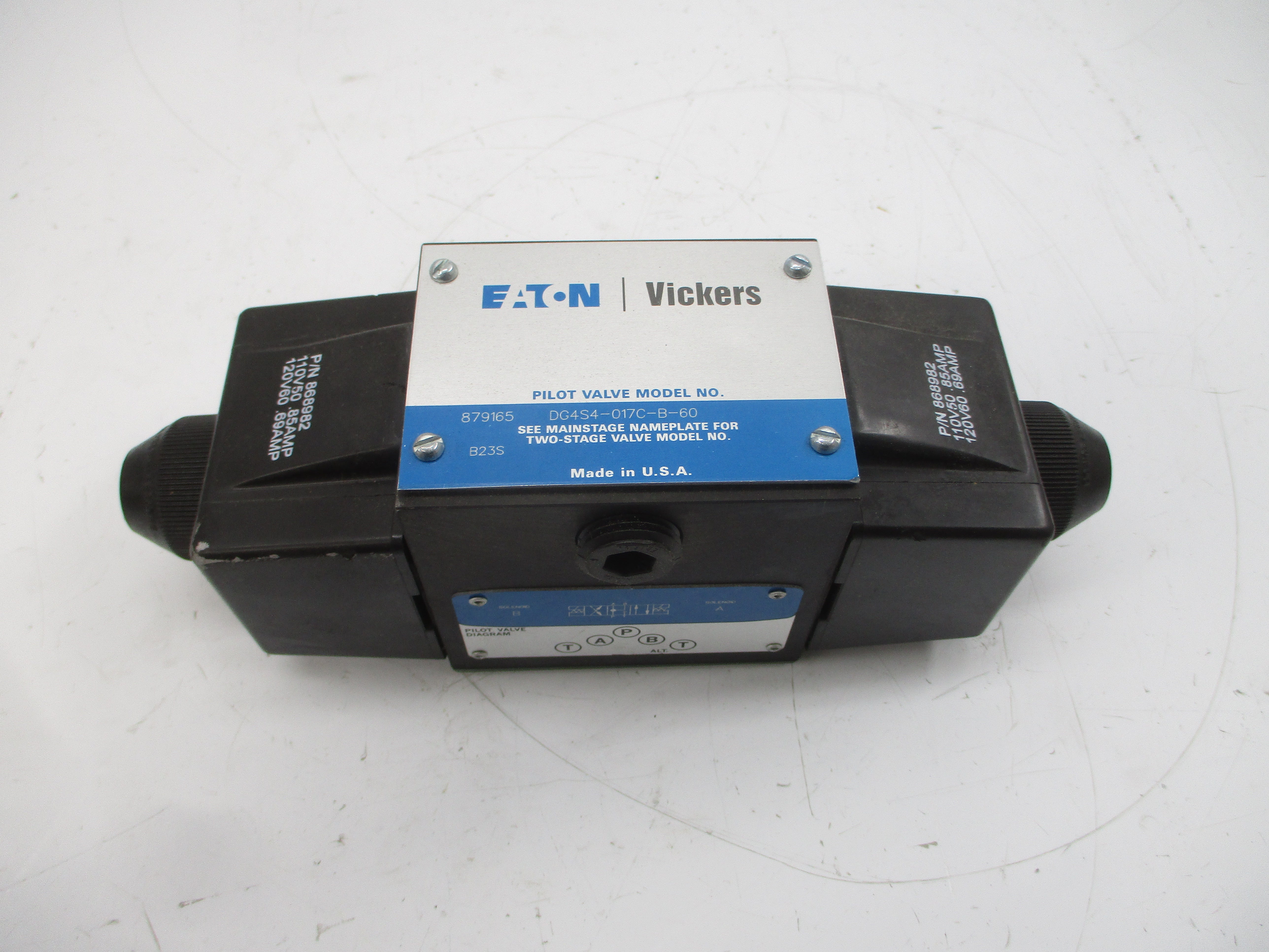 EATON VICKERS DG4S4-017C-B-60 879165 110/120V .85/.69A NSNP