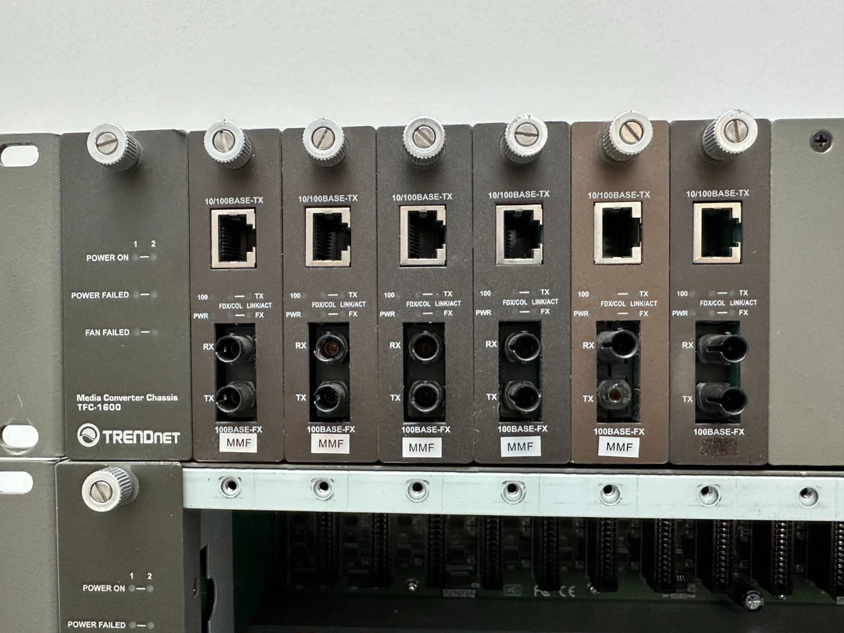 TRENDnet : LOT : 4 TFC-1600 frames : 15 x 10/100 FIBER modules : Gigabit Switch