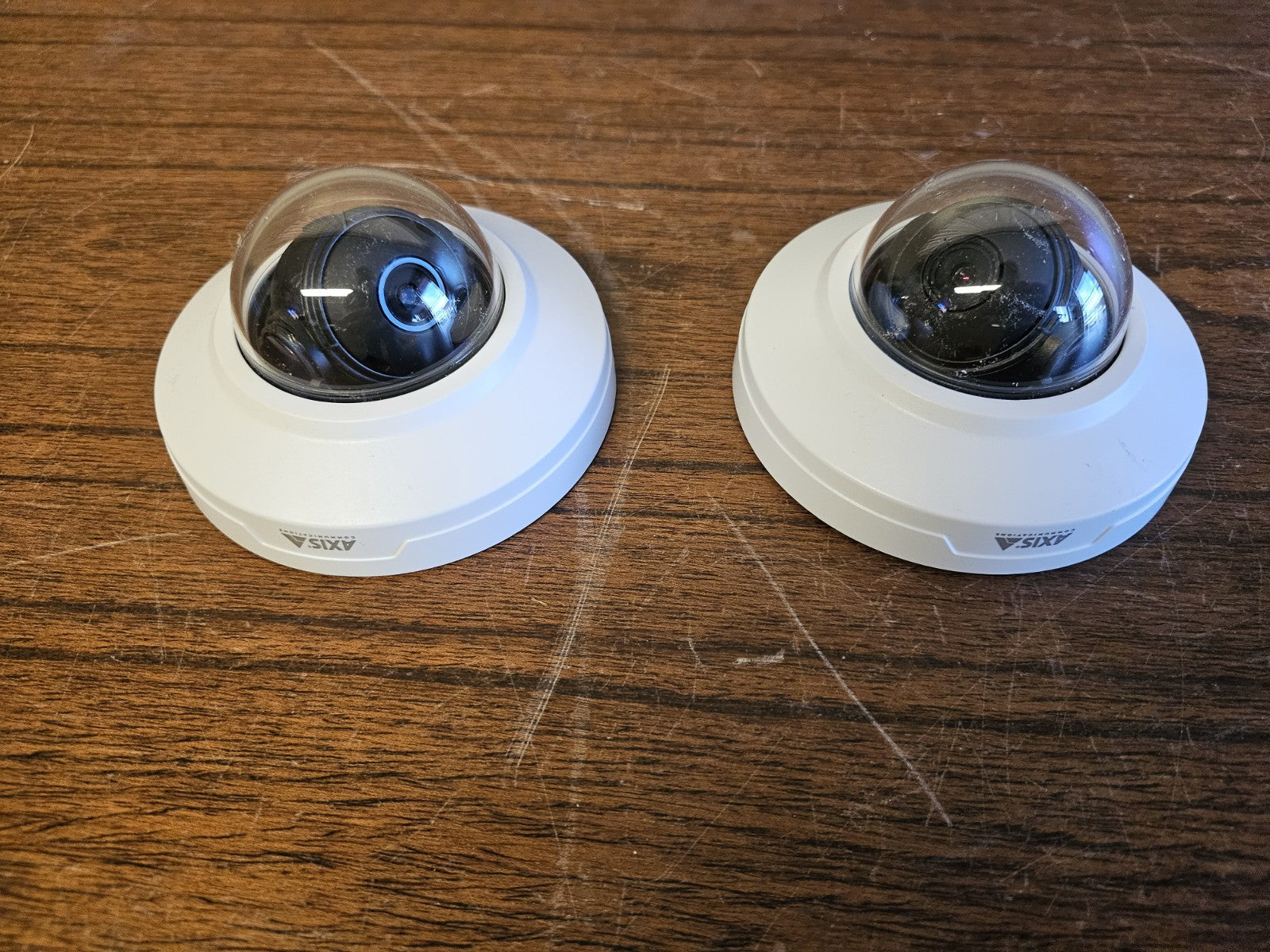 2x - AXIS M3085-V MINI DOME NETWORK SECURITY CAMERA