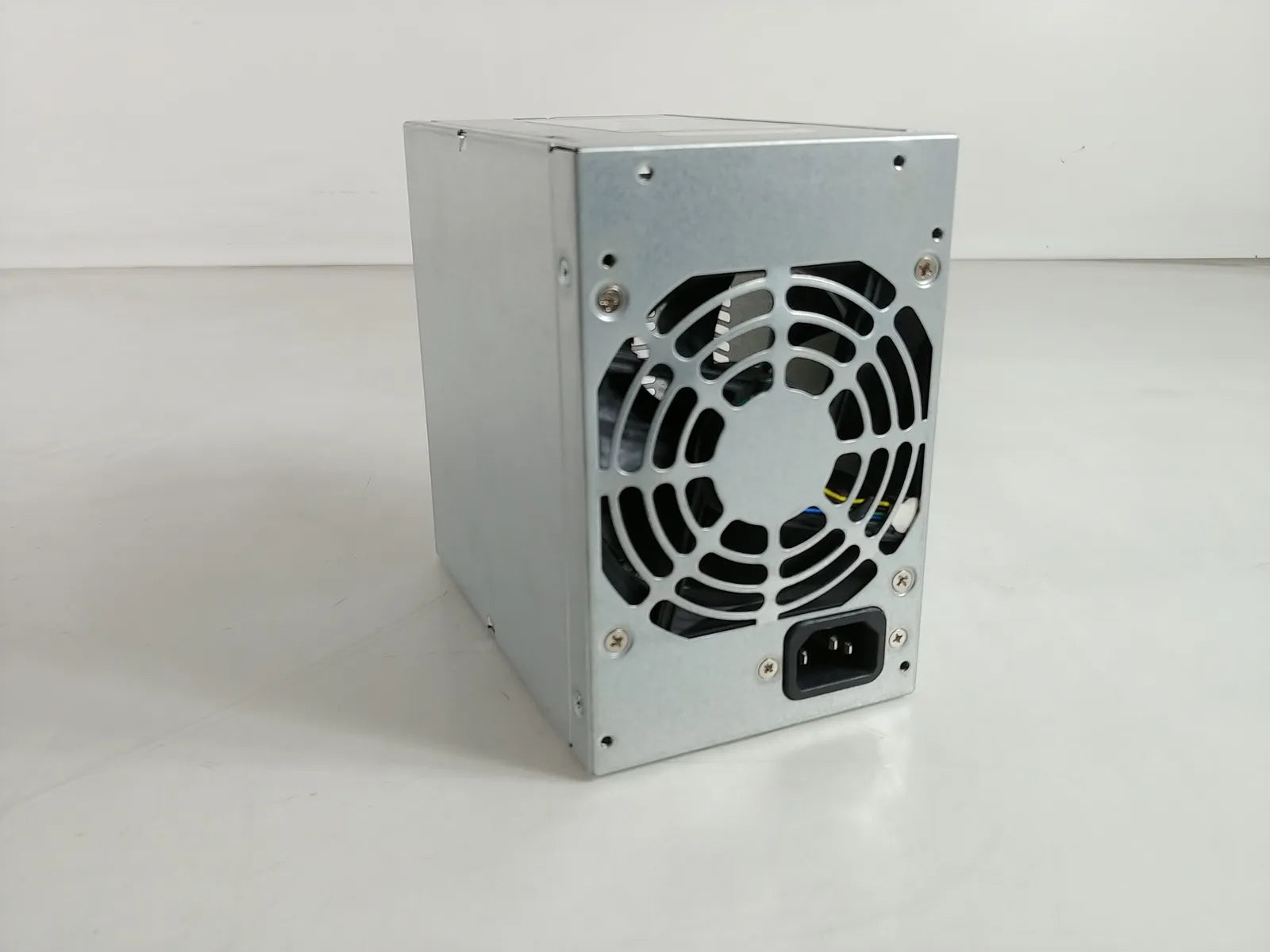 Fuente de alimentación de escritorio HP HP 702306-002 ProDesk 600 G1 320W 6 pines