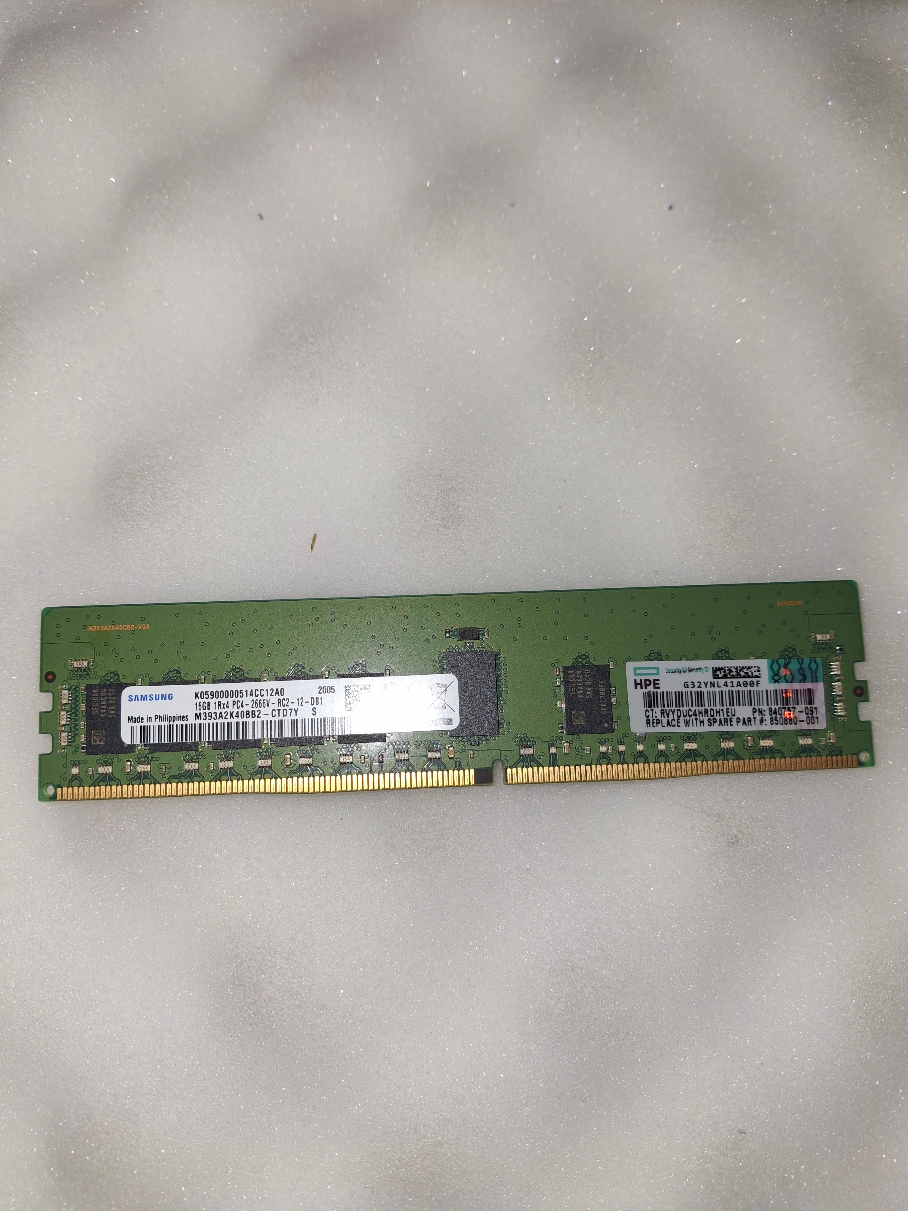 HP 850880-001 - 16GB DDR4-2666 RDIMM Alternate View | Alo Tech Solutions