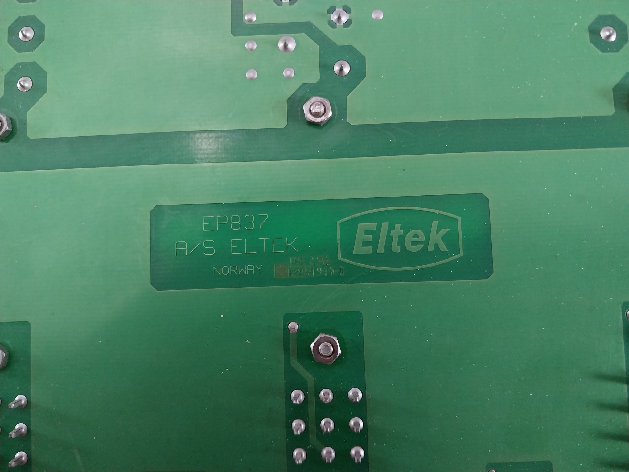 Eltek Smps 700Si Power Supply 241113.020 24V/27A 230Vac/24Vdc/28A 55-65Hz