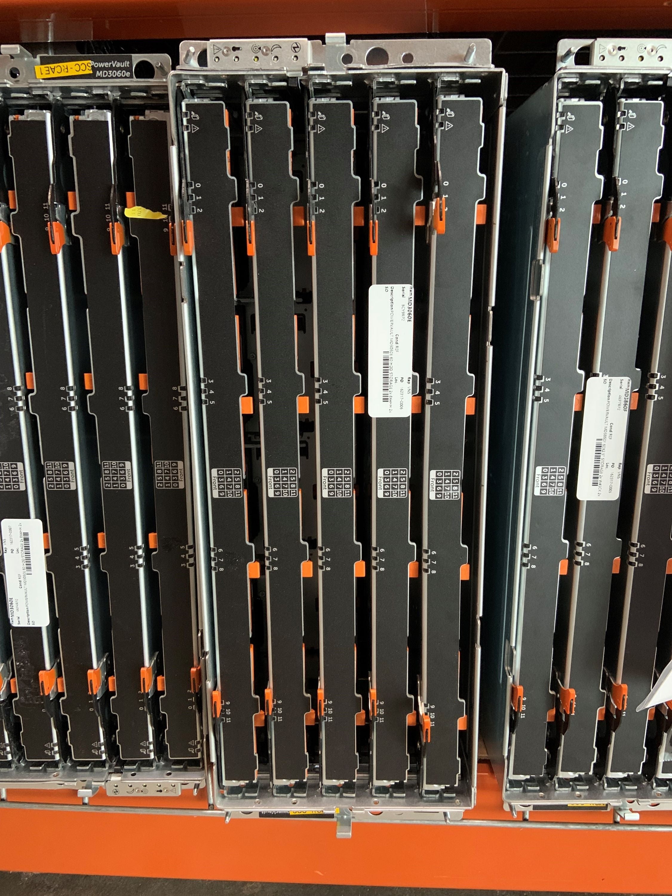 Dell MD3060E POWERVAULT MD3060E 60 HDD STORAGE