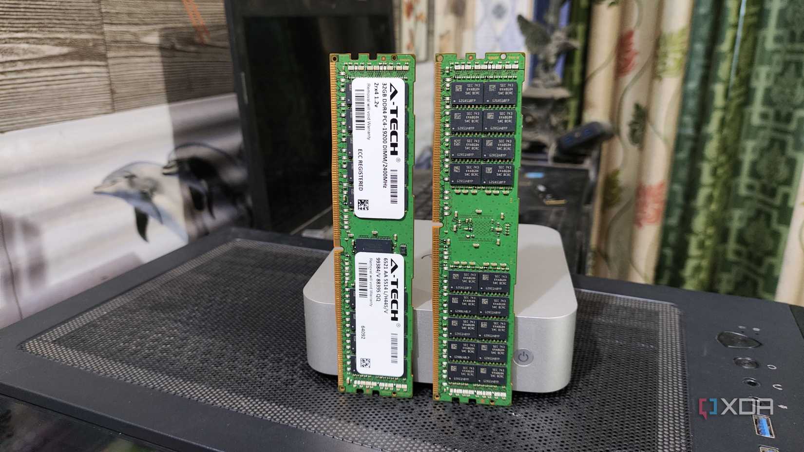 Two ECC memory sticks placed in front of an Aiffro K100 NAS