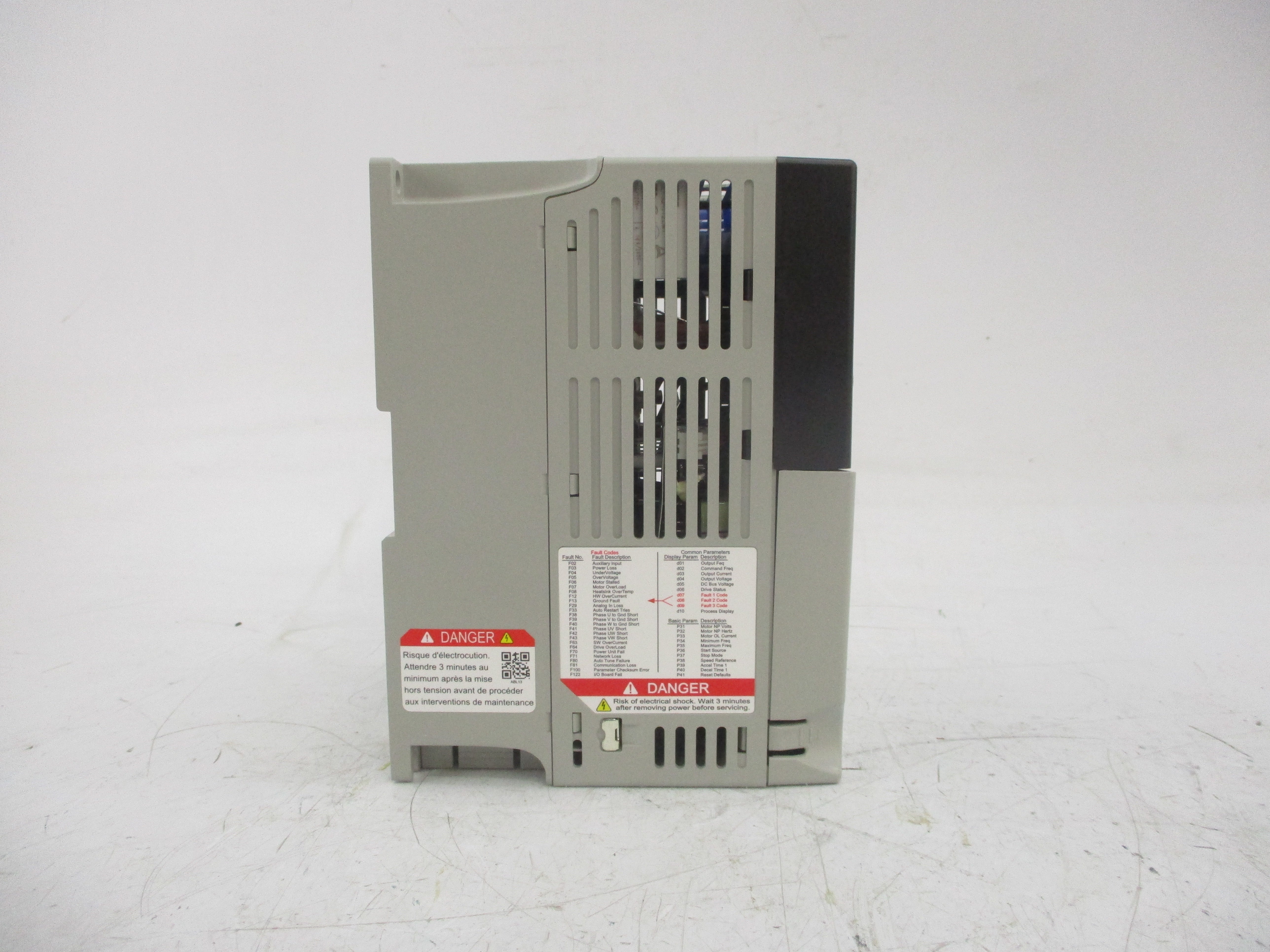 ALLEN BRADLEY 22B-B2P3N104 SER. A 180-264VAC 2.5A F/W 7.02 NSMP