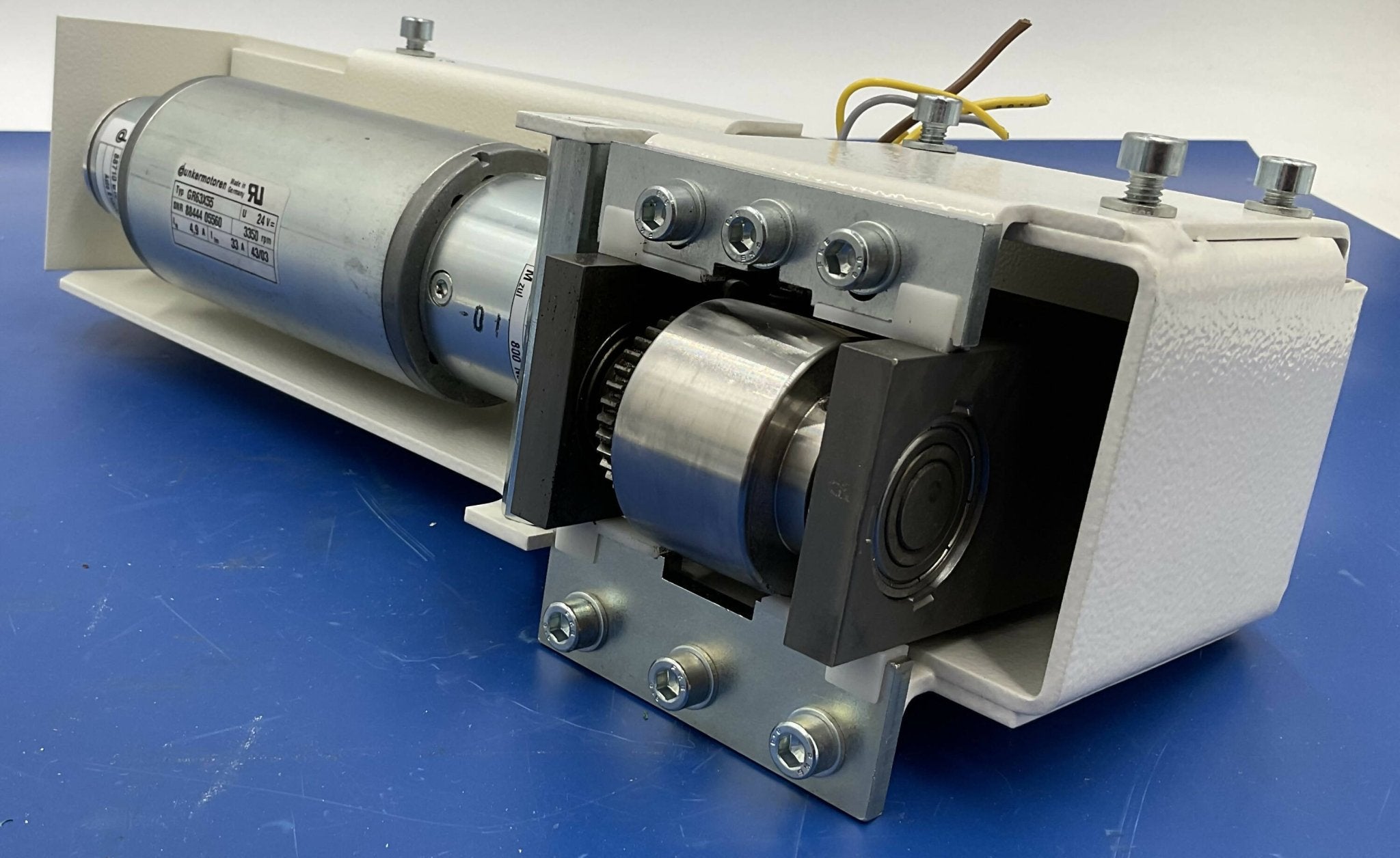 Siemens 3115255 - Longitudinal Servo Motor M13 Assembly Front View | Alo Tech Solutions