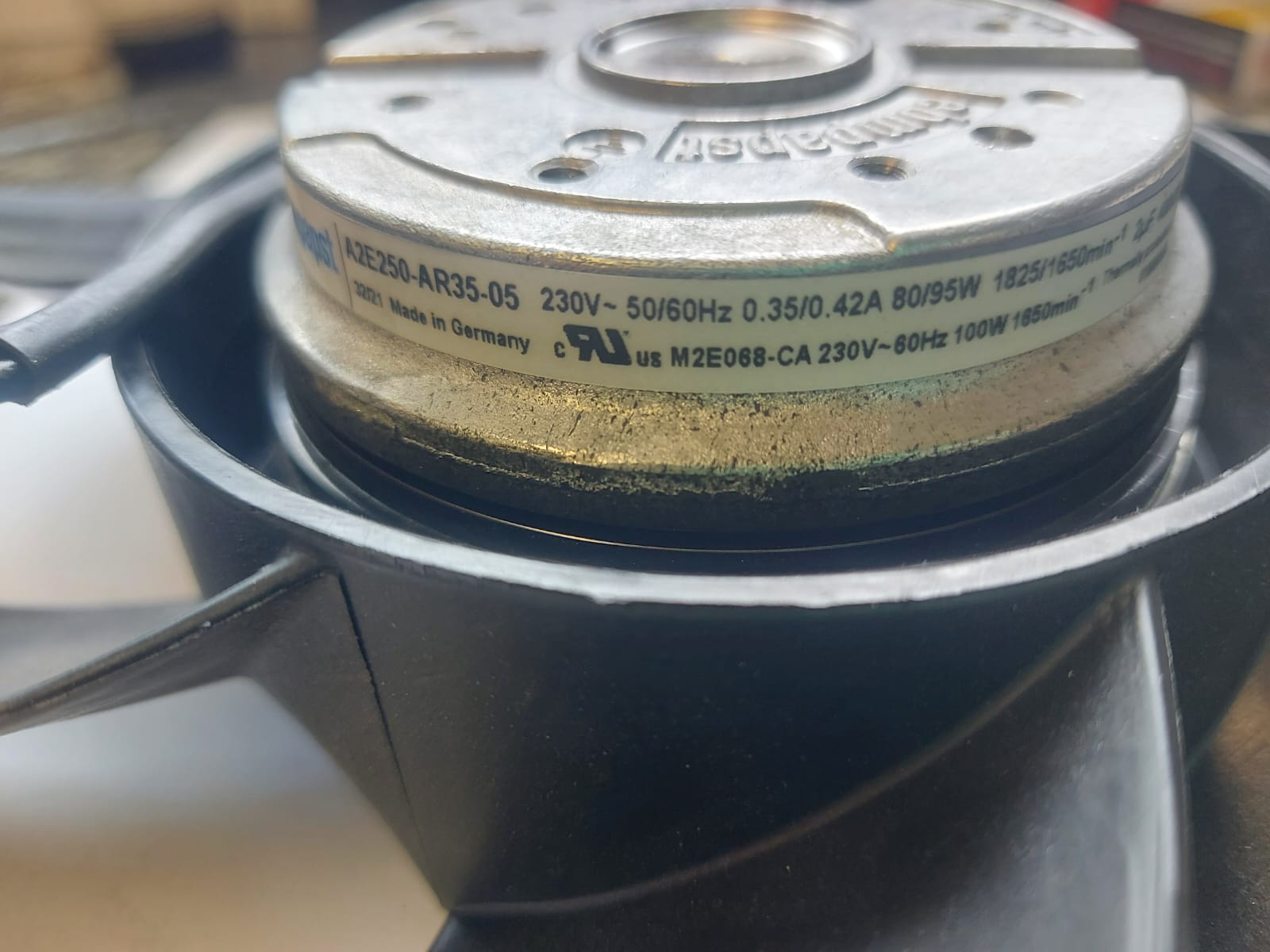 MOTOR HELICE 0.35/0.42A A2E250-AR35-05 M2E068-CA 230V 100W 1650RPM 4 FIOS EBM PAPST