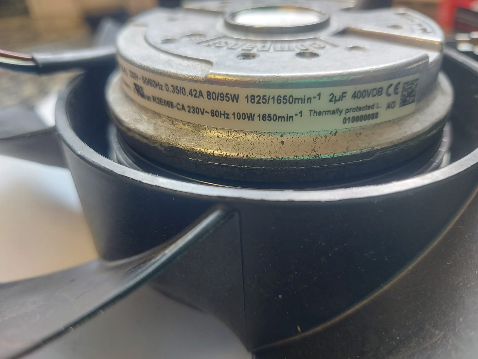 MOTOR HELICE 0.35/0.42A A2E250-AR35-05 M2E068-CA 230V 100W 1650RPM 4 FIOS EBM PAPST