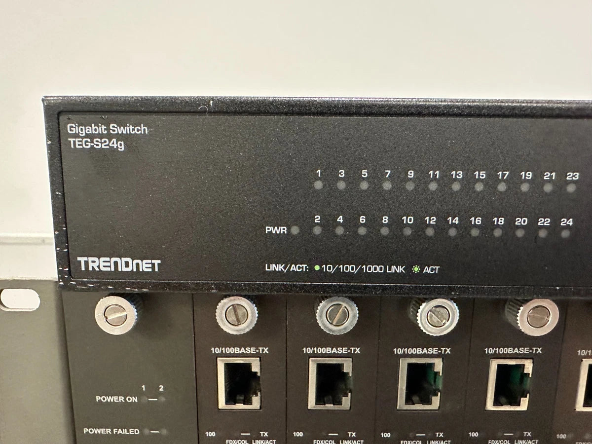 TRENDnet : LOT : 4 TFC-1600 frames : 15 x 10/100 FIBER modules : Gigabit Switch