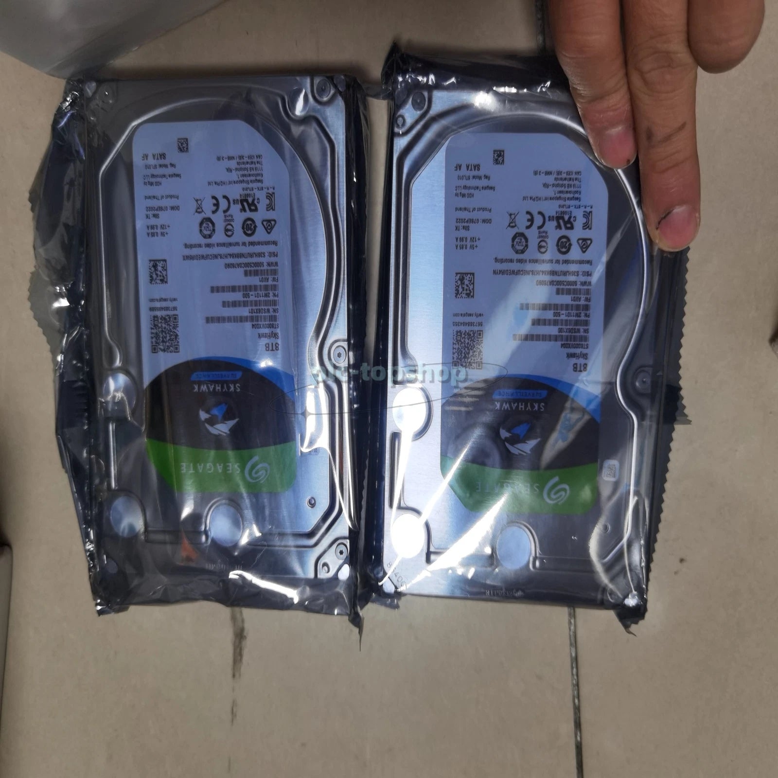 1PCS Seagate SkyHawk 8TB 3.5" SATA 6.0GB/s Hard Drive ST8000VX004#l/1/*